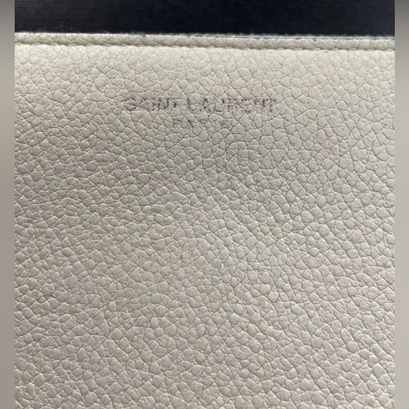 Saint Laurent Beige and Black wallet with gunmetal wristlet chain. - Picture 4 of 12